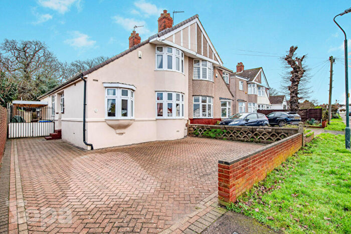 3 Bedroom Semi Detached House For Sale In Oakdene Avenue, Erith, DA8