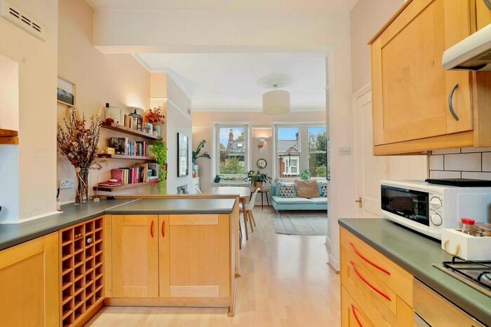 2 Bedroom Flat To Rent In Denmark Road, London, SE5