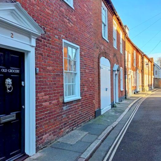 3 Bedroom Terraced House To Rent In Lion Street, Chichester, PO19