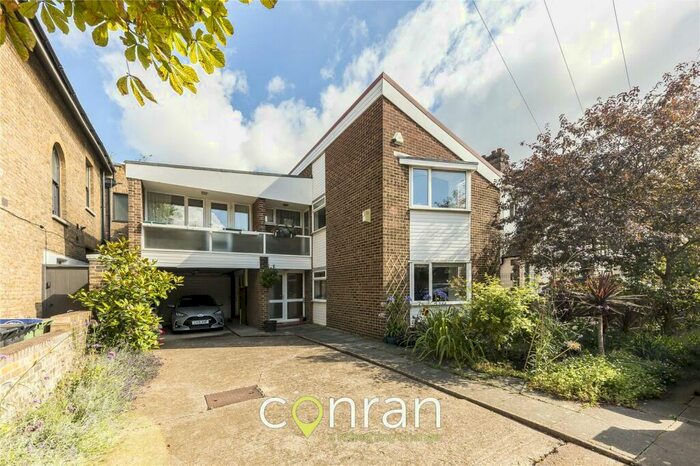 4 Bedroom Semi-Detached House To Rent In Harefield Road, Brockley, London, SE4