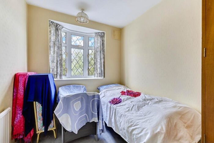 3 Bedroom Terraced House For Sale In Springfield Avenue, Merton Park, London, SW20