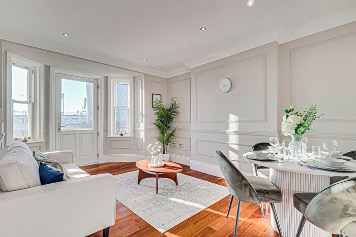 2 Bedroom Apartment For Sale In Station Road, Westcliff On Sea, SS0