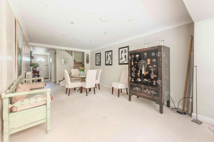 4 Bedroom Flat To Rent In Pooles Lane, Chelsea, London, SW10