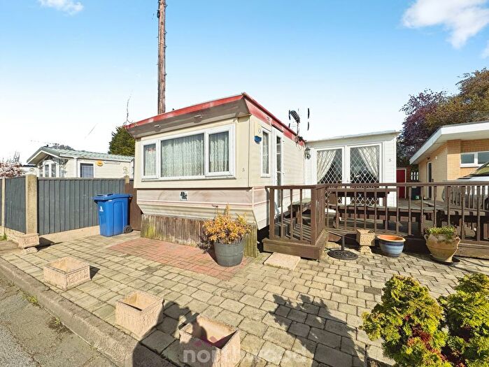 3 Bedroom Park Home For Sale In Mount Pleasant, Moorends, Doncaster, DN8