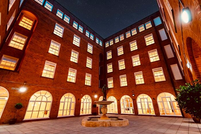 2 Bedroom Flat For Sale In Fountain Court, Steelhouse Lane, Birmingham, West Midlands, B4