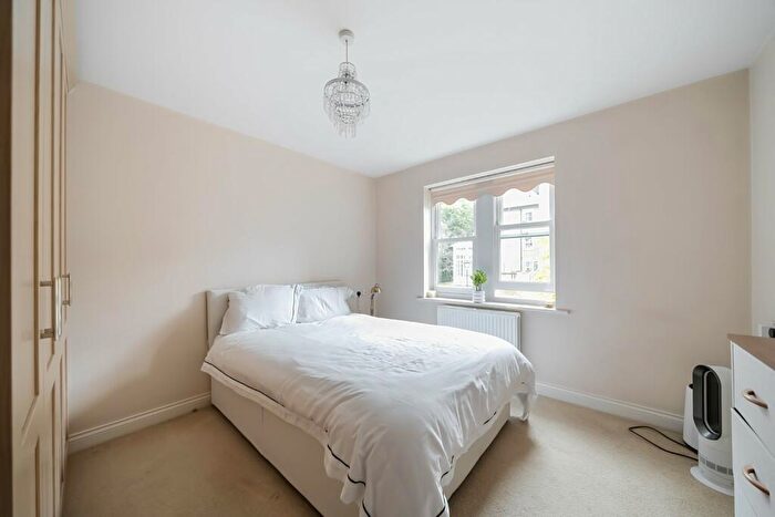 2 Bedroom Flat For Sale In Cornwall House, Portland Crescent, Harrogate, North Yorkshire, HG1