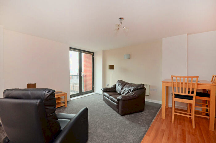 2 Bedroom Flat To Rent In West Street, Sheffield, South Yorkshire, S1