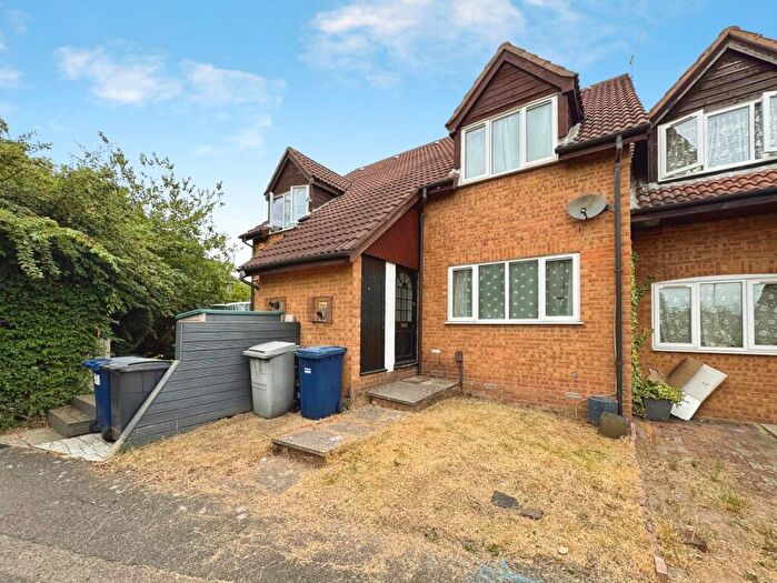 1 Bedroom House For Sale In Talgarth Walk, London, NW9
