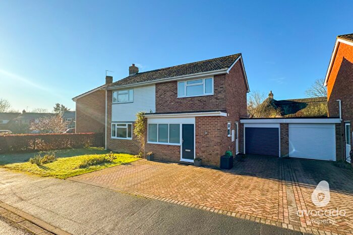 4 Bedroom Detached House For Sale In Churchill Close, Tadley, RG26