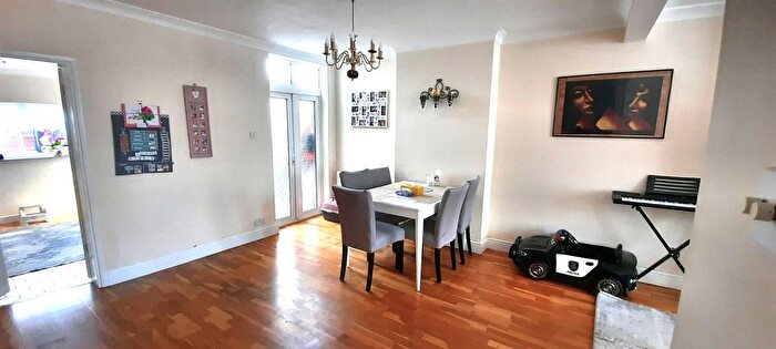 3 Bedroom End Of Terrace House To Rent In Parkgate Road, Watford, WD24