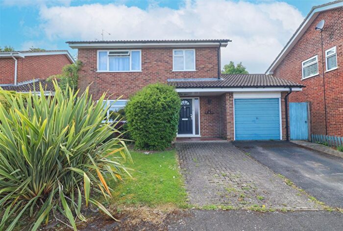 4 Bedroom Detached House For Sale In Laurel Close, North Warnborough, Hampshire, RG29