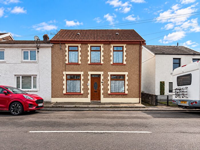 3 Bedroom Semi-Detached House For Sale In Brecon Road, Hirwaun, Aberdare, CF44