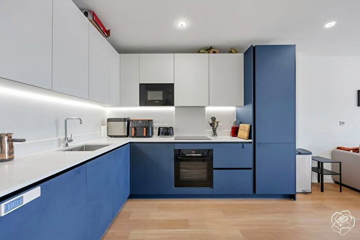 3 Bedroom Flat For Sale In Chadwick Building, Penny Brookes Street, Stratford, E15
