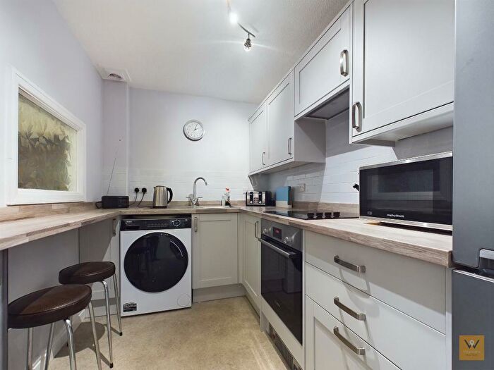 2 Bedroom Flat For Sale In Dorchester Road, Hazel Grove, Stockport, SK7