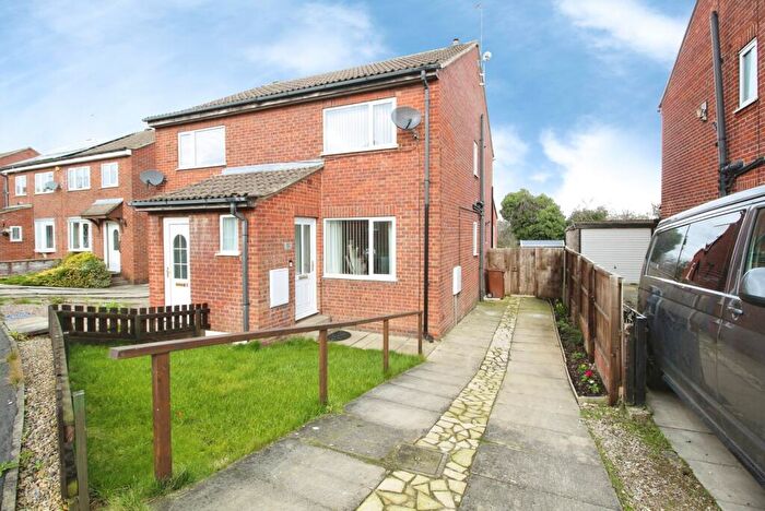 2 Bedroom Semi Detached House For Sale In Middlecroft Close, Leeds, West Yorkshire, LS10