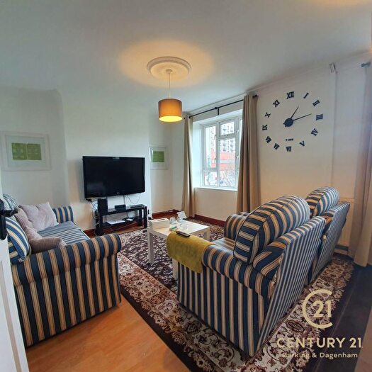 3 Bedroom Maisonette For Sale In North Street, Barking, IG11