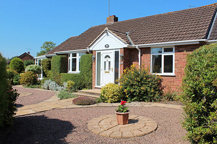 3 Bedroom Bungalow For Sale In Abbey Lane, Southam, CV47