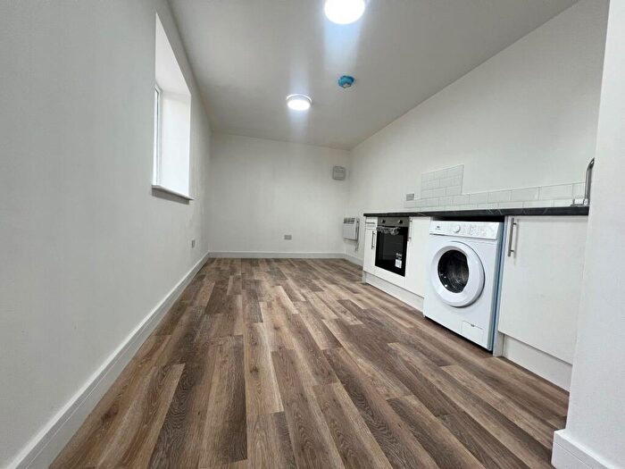 Studio To Rent In Longdon Close, Redditch, B98