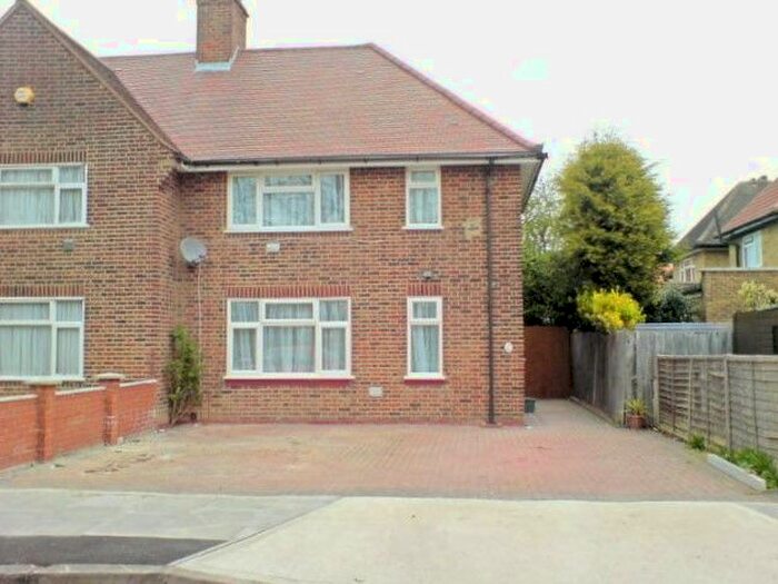 3 Bedroom Semi-Detached House To Rent In Queenswood Avenue, TW3