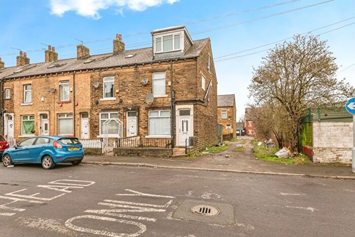 4 Bedroom House To Rent In Melford Street, Bradford, BD4