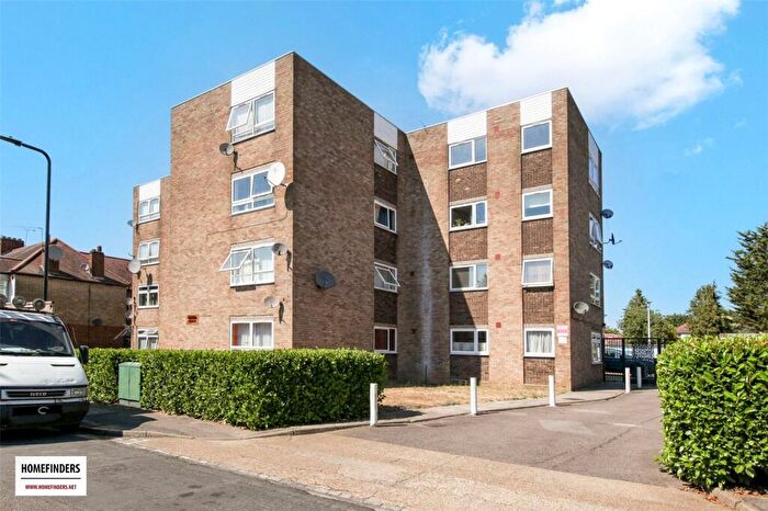 2 Bedroom Apartment To Rent In Sinclair Rd, Chingford, E4