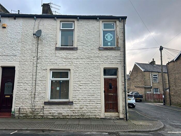 3 Bedroom End Terrace House For Sale In Healey Wood Road, Burnley, BB11