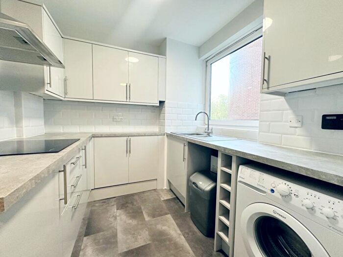 2 Bedroom Flat To Rent In London Road, Ascot, SL5