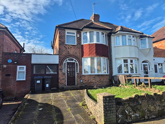3 Bedroom Semi-Detached House For Sale In Herondale Road, Birmingham, B26