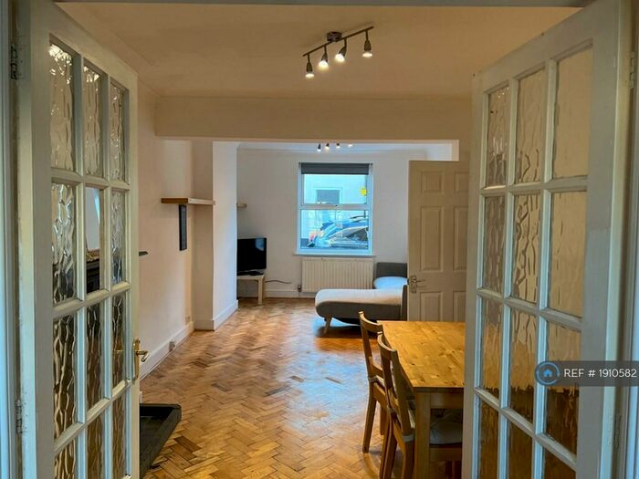 3 Bedroom Semi-Detached House To Rent In Sidney Road, London, SE25