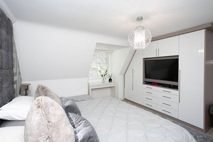 3 Bedroom Flat To Rent In Hempstead Road, Watford, Watford, WD17
