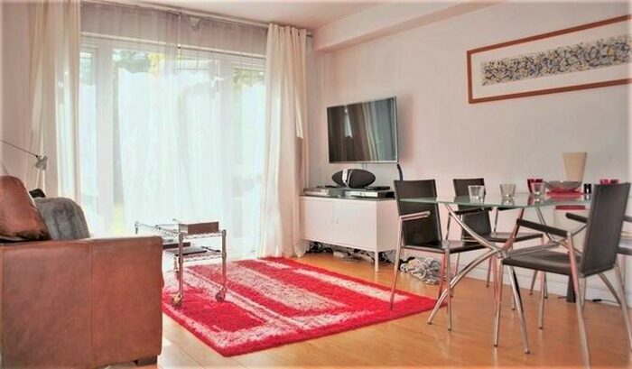 1 Bedroom Flat To Rent In Lynne Court, Cambridge Road, Raynes Park, London SW20