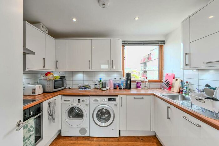 4 Bedroom Flat To Rent In St Pancras Way, King's Cross, London, NW1