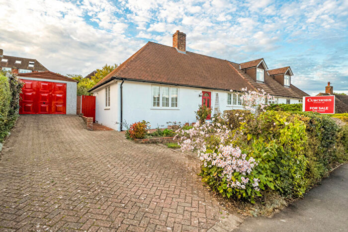 3 Bedroom Bungalow For Sale In Curling Vale, Guildford, GU2