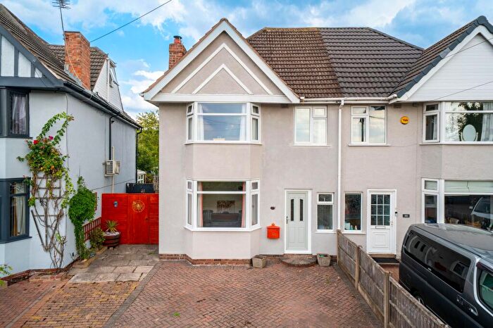 3 Bedroom Semi Detached House For Sale In Chester Road North, Kidderminster, DY10