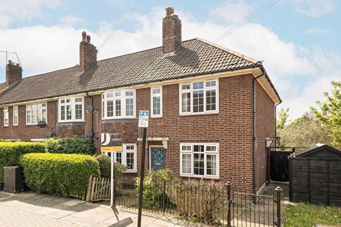 2 Bedroom Flat For Sale In Godley Road, Earlsfield, SW18