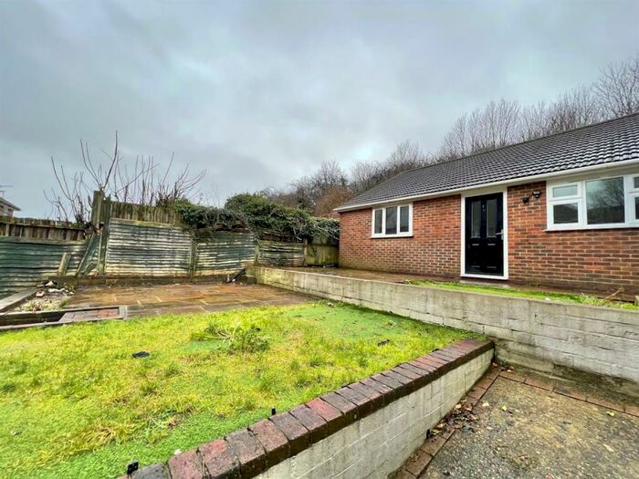 2 Bedroom Bungalow To Rent In Whitehawk Road, Brighton, BN2
