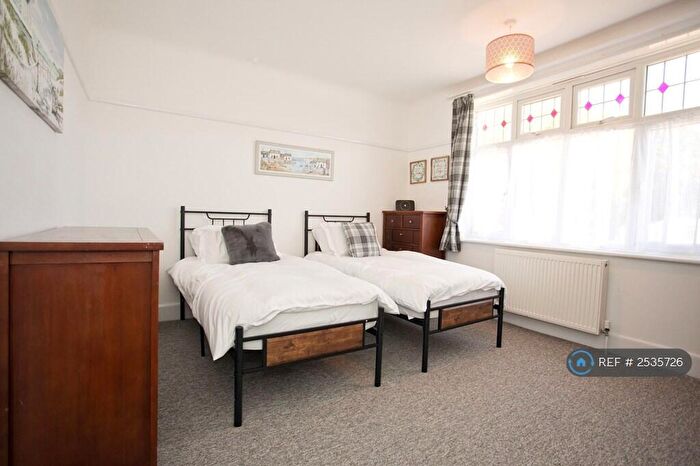 3 Bedroom Flat To Rent In Princes Court, Bournemouth, BH1