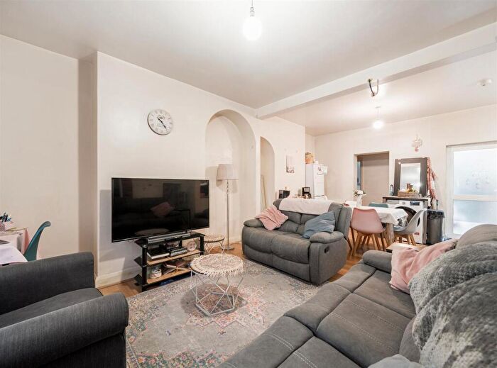 3 Bedroom Cottage For Sale In Needham Terrace, London, NW2