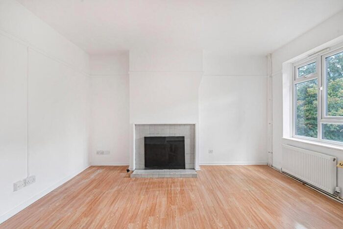 2 Bedroom Flat For Sale In Greystead Road, London, SE23