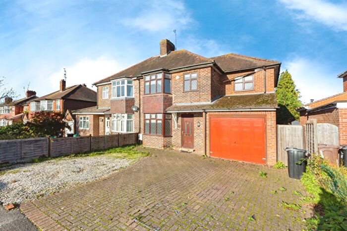 6 Bedroom Semi Detached House For Sale In Chiltern Crescent, Earley, Reading, RG6