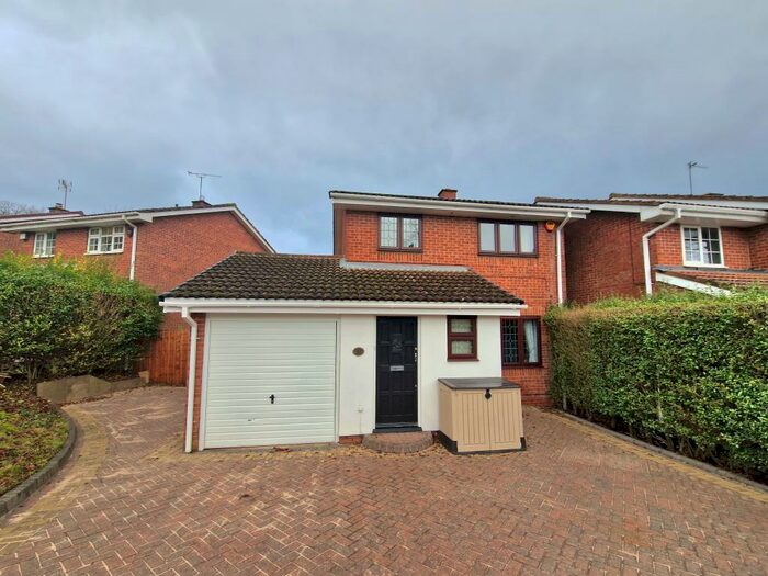 3 Bedroom Semi-Detached House To Rent In Staple Lodge Road, B31