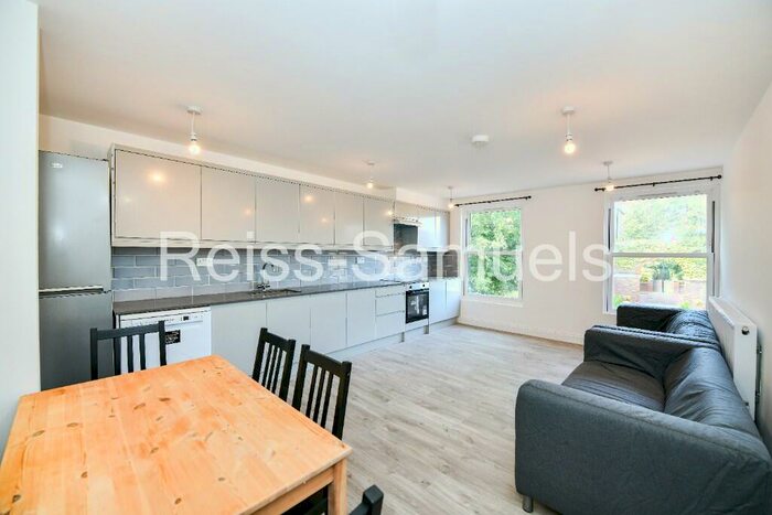 6 Bedroom Town House To Rent In Lockesfield Place, Isle Of Dogs, Docklands, London, E14