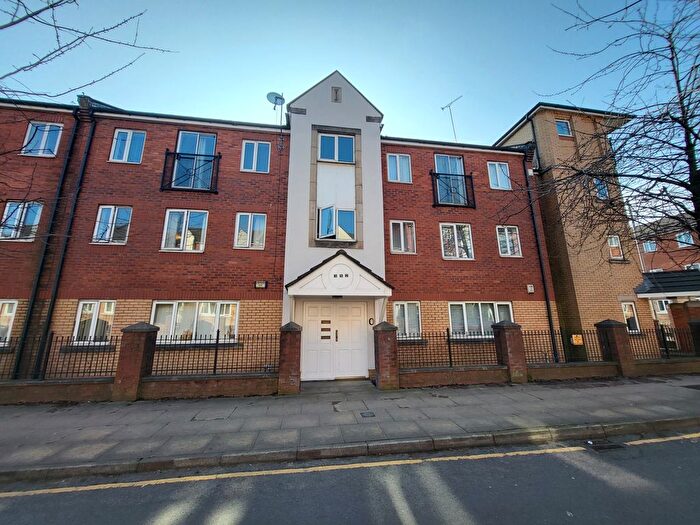 3 Bedroom Flat To Rent In Stretford Rd, Hulme, Manchester, M15