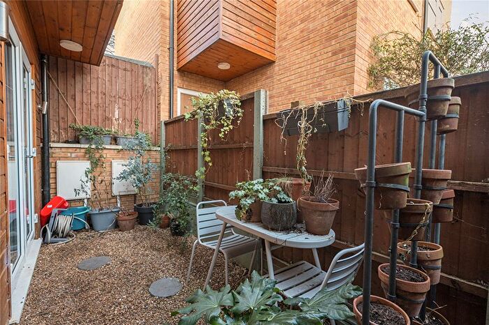 2 Bedroom Semi-Detached House For Sale In Aspen Mews, Penge, London, SE20
