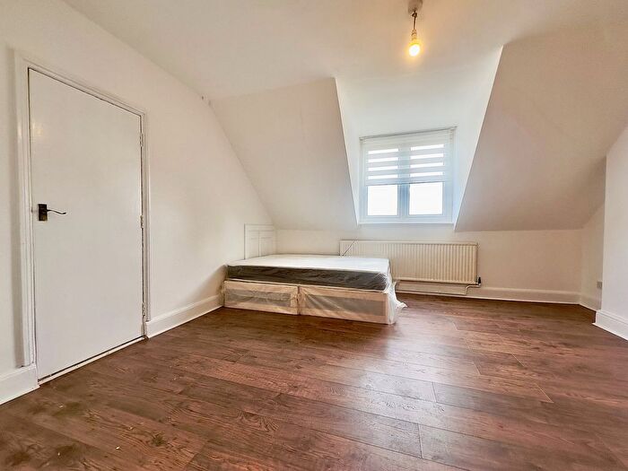 1 Bedroom Studio To Rent In Woodbourne Avenue, SW16