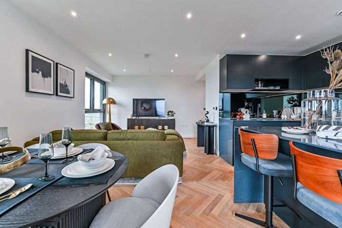 2 Bedroom Flat For Sale In Woodberry Down, Finsbury Park, N4