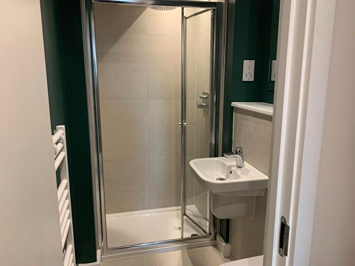 2 Bedroom Duplex To Rent In Spinners Way, Manchester, Greater Manchester, [aVE], M15
