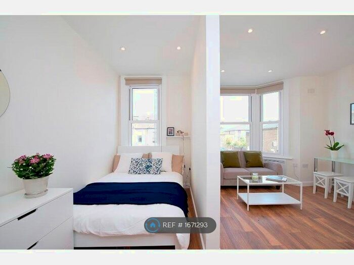 Studio To Rent In Bloemfontein Road, London, W12
