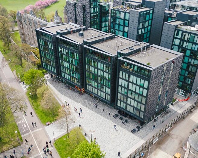 2 Bedroom Apartment To Rent In Simpson Loan, Edinburgh, Midlothian, EH3