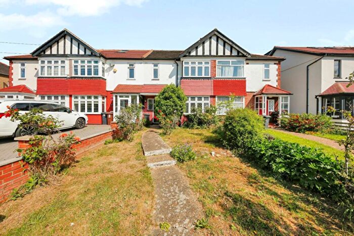 3 Bedroom Terraced House For Sale In Salcombe Drive, Romford, RM6